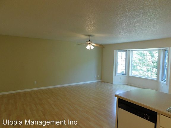 4th image of 715 NE Roberts Ave #10659538