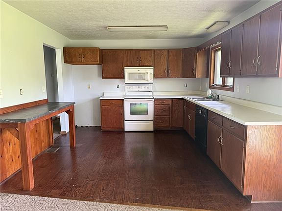 3rd image of 362 Stoneboro Rd