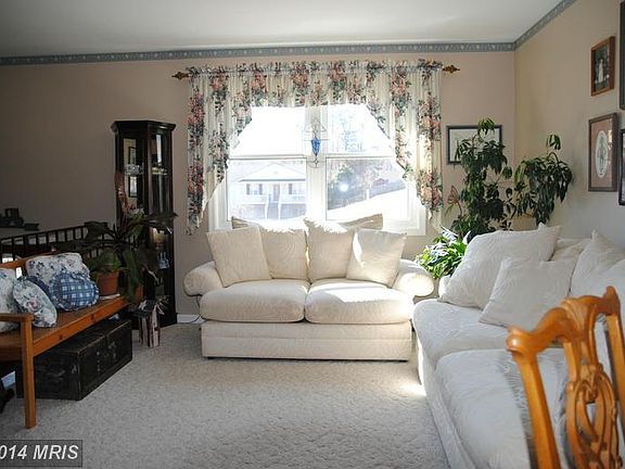 3rd image of 13 Moss Dr