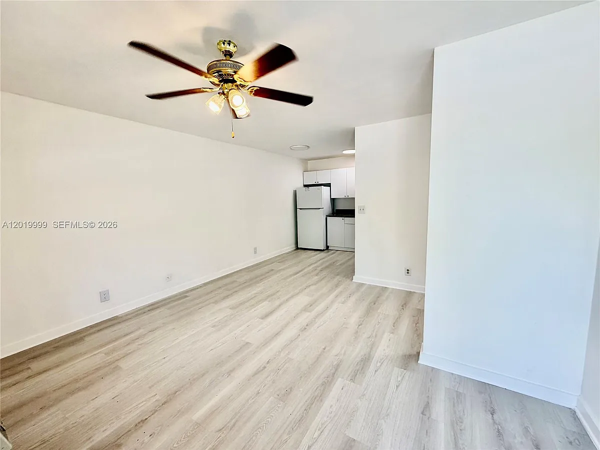 Building Photo - 4801 SW 18th St #1