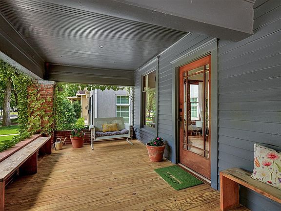 3rd image of 428 Chautauqua Ave