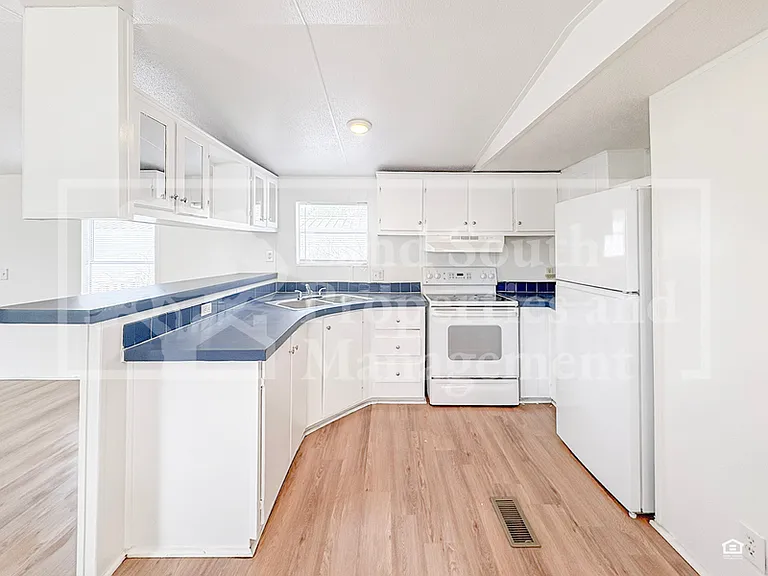 1165 Meadow Lawn St — Photo 5