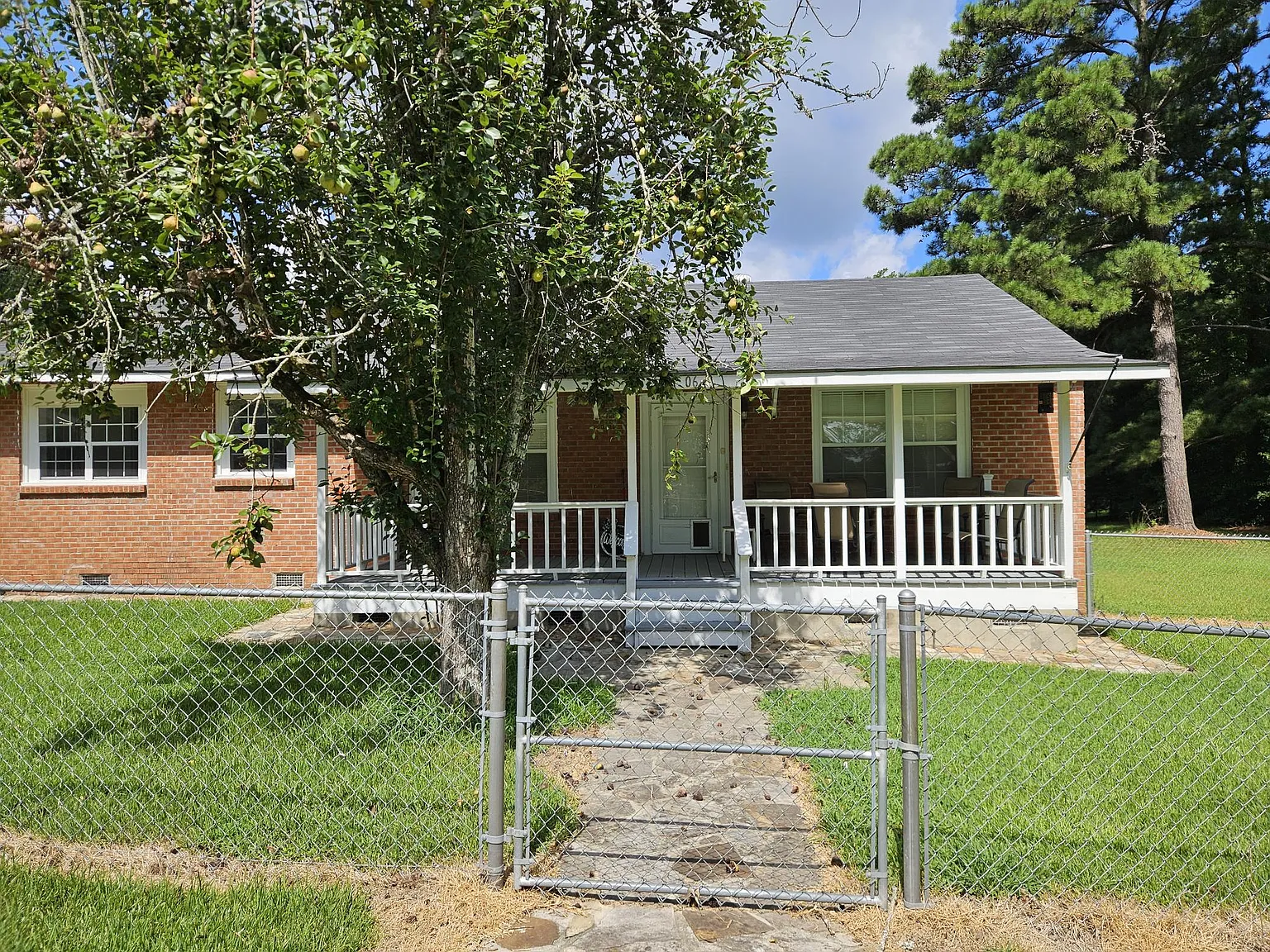 3 bed, 2180 sqft, $2,200 — Photo 1