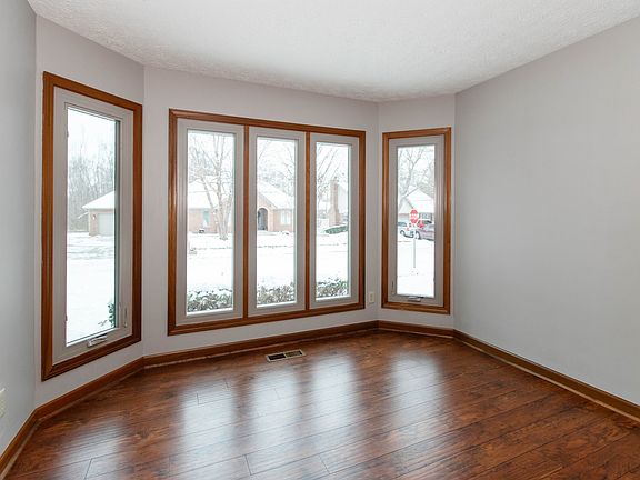 4th image of 6879 Juliet Dr