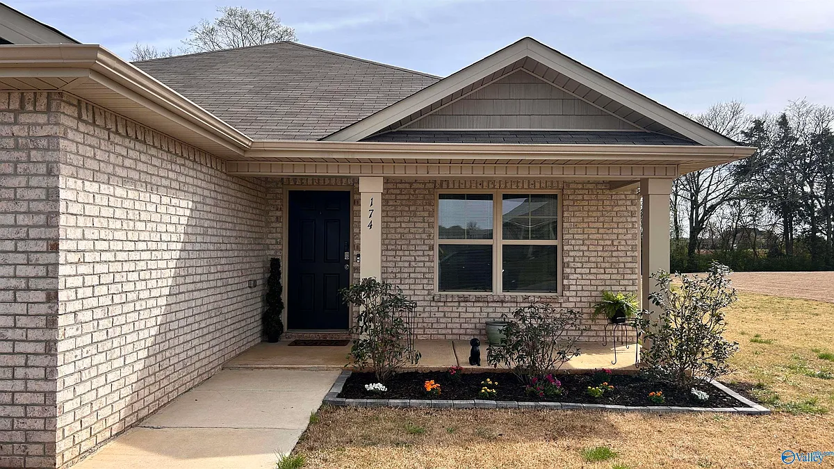 Building Photo - 174 Meadow Ridge Dr