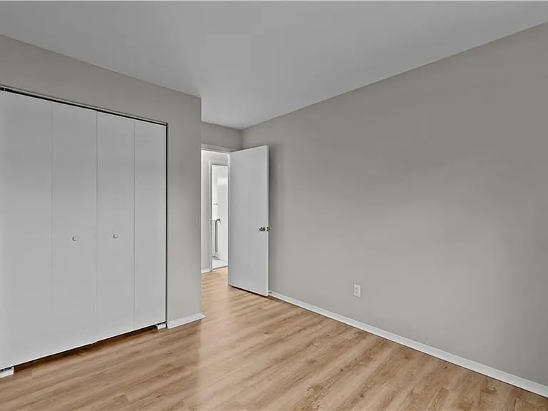 811 S Grosvenor Ct — Photo 10