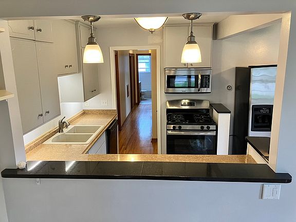 5th image of 2824 Texas Ave S