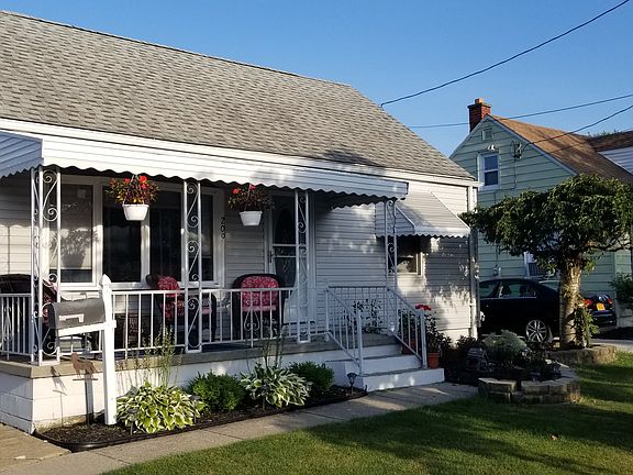 2nd image of 209 Crisfield Ave