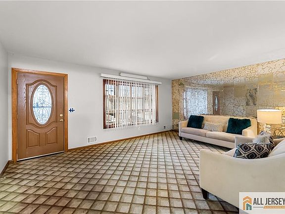 5th image of 1045 Hanover St