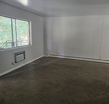 2nd image of 550 Harding Pl APT F120