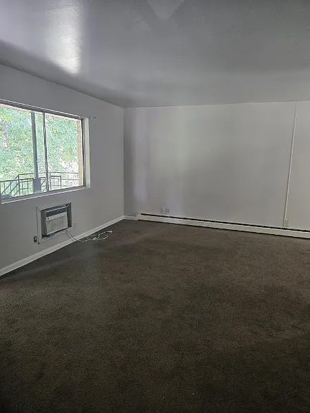Photo 2 of 7 - 550 Harding Pl #F120 - Nashville, TN Building Photo - 550 Harding Pl #F120