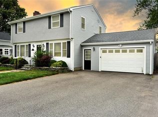 191 Chases Ln, Middletown, RI 02842