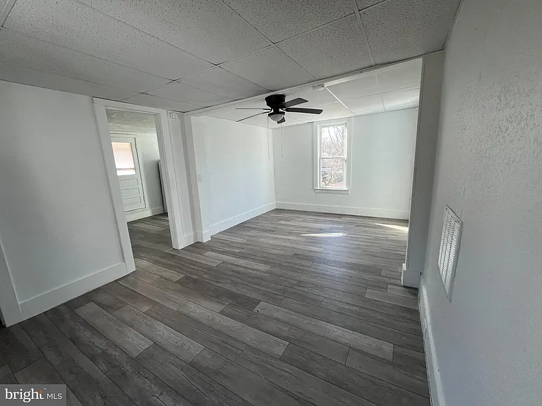 762 Broad St #UPPER A — Photo 11