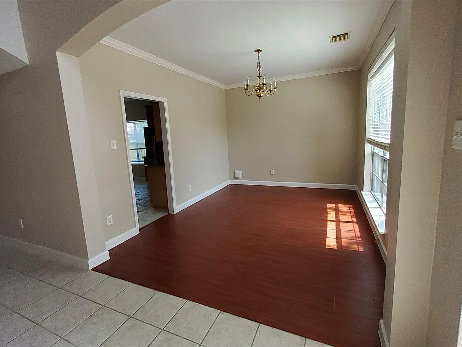 4 bed, 2.5 bath, 2578 sqft, $2,600 — Photo 3