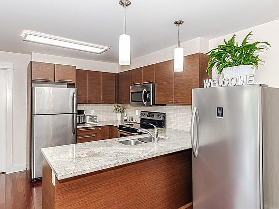 4th image of 1315 Esquimalt Rd #210