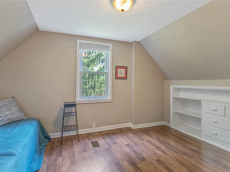 562 Buckingham Ave — Photo 27