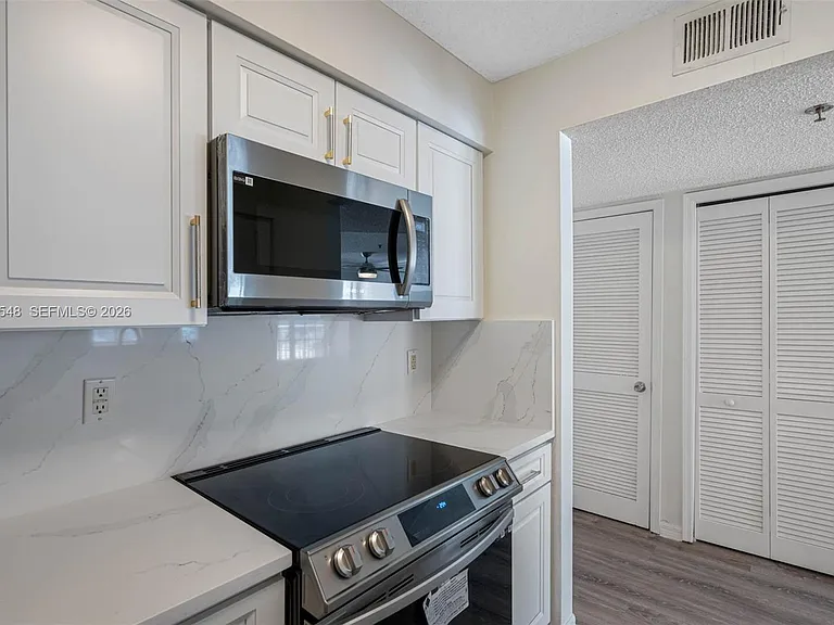 1000 W Horatio St #114 — Photo 16