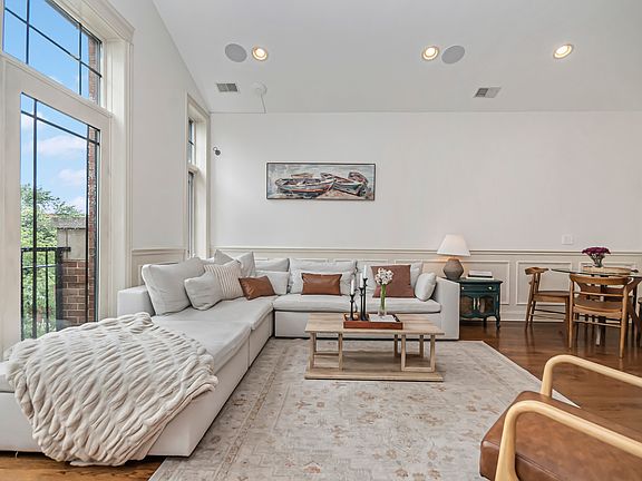 4th image of 1520 W Diversey Pkwy #3