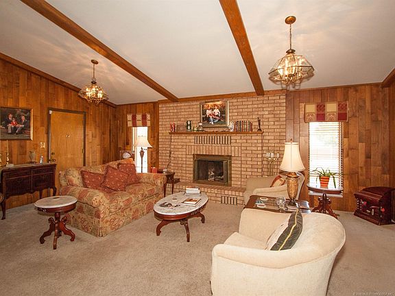 4th image of 1401 Country Club Dr