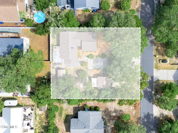 315 NE 40th Street, Oak Island, NC 28465