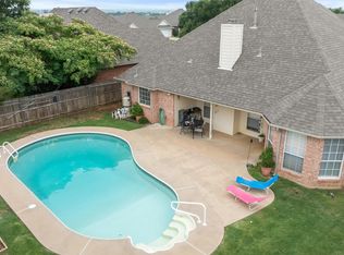 1737 Ridgecrest Dr, Cleburne, TX 76033