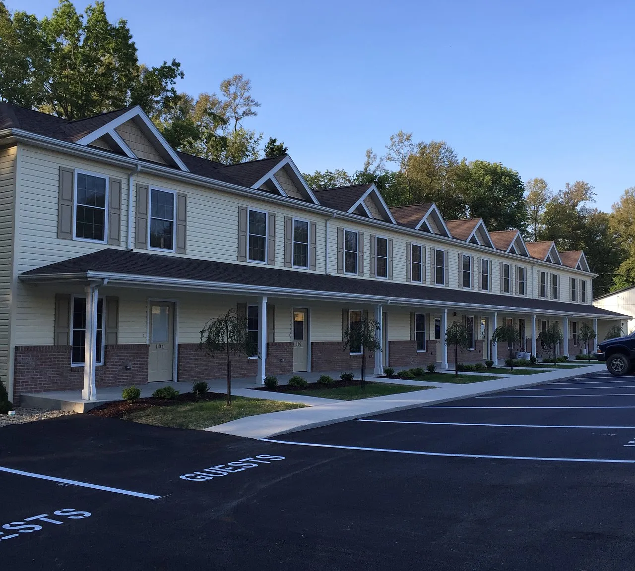 2 bed, 1.5 bath, 1100 sqft, $1,200 — Photo 1