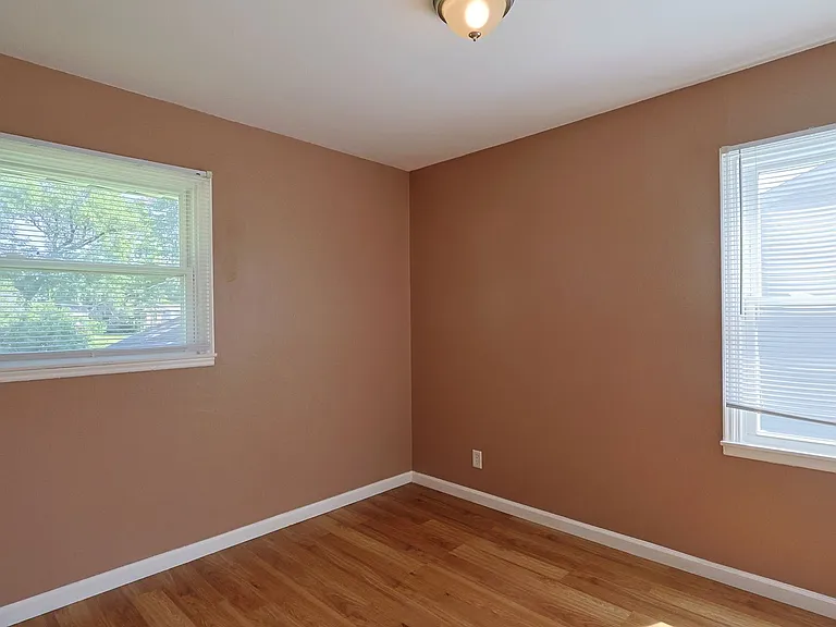 325 Caithness Rd — Photo 13