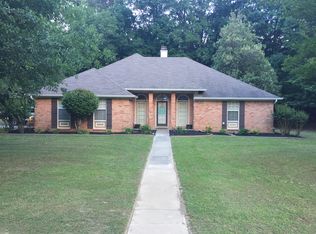 80 Deerfield Rd, Grenada, MS 38901