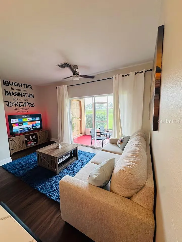 2 bed, 2.5 bath, 988 sqft, $1,750 — Photo 2