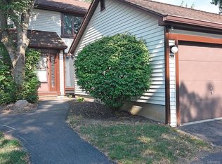 153 Charlesgate Cir, East Amherst, NY 14051