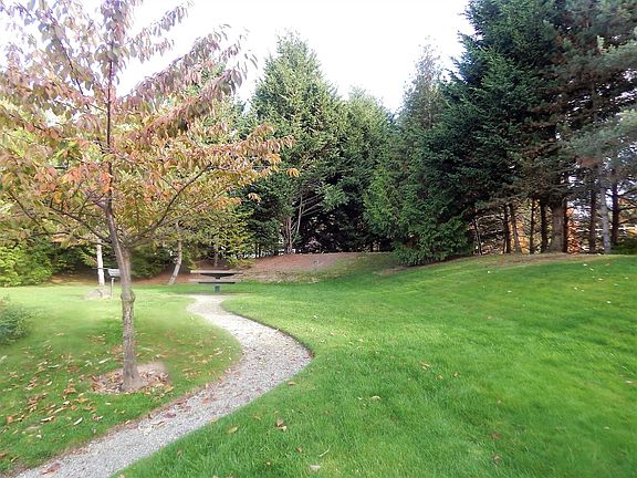 3rd image of 8603 113th Ln NE