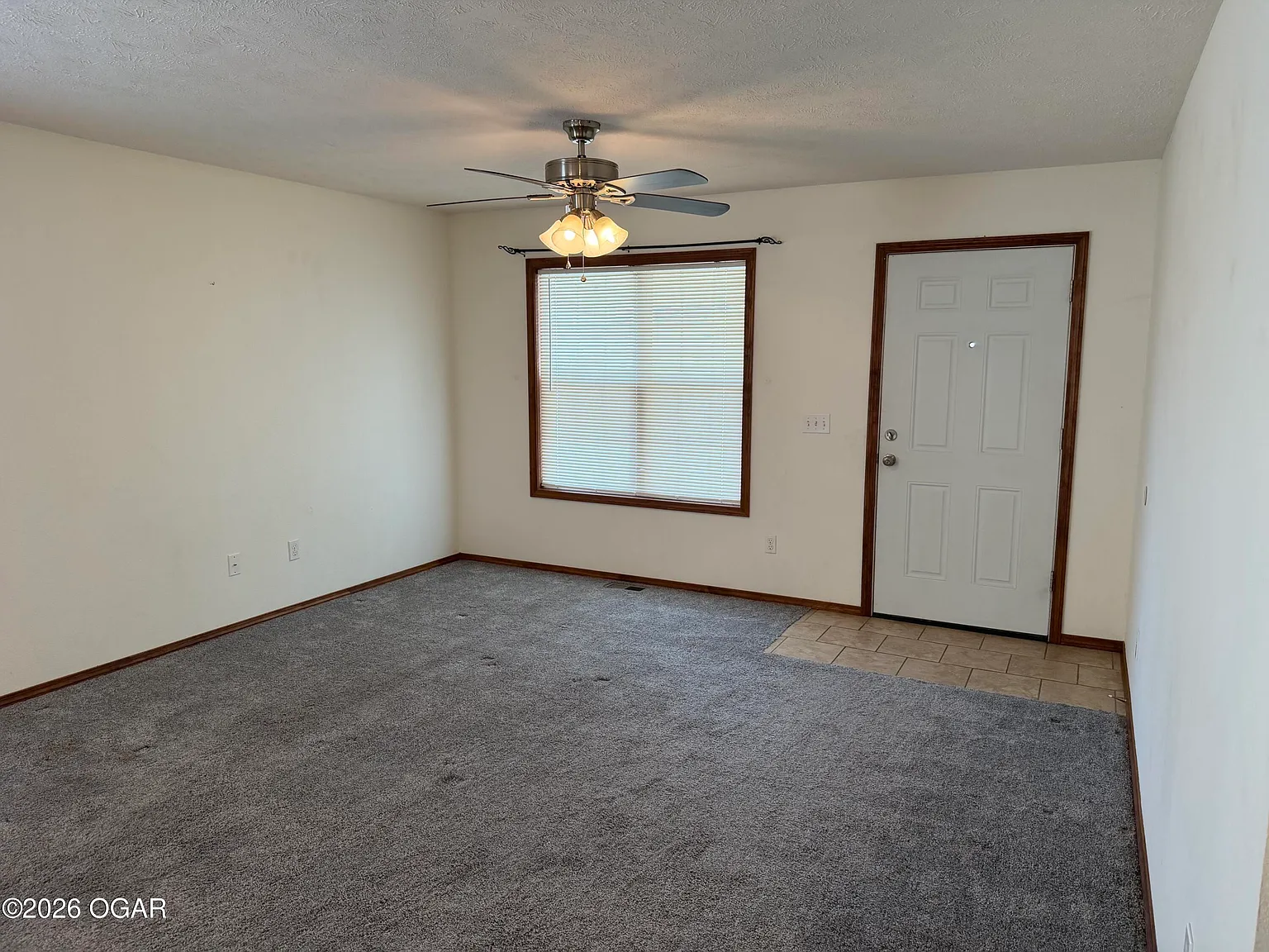 2 bed, 2.0 bath, 1050 sqft, $1,050 — Photo 2