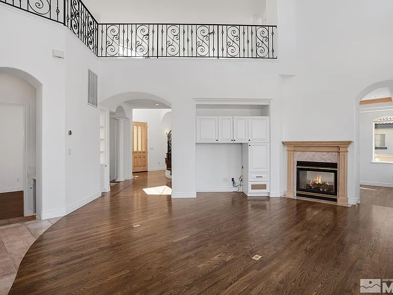 4690 Aberfeldy Rd — Photo 3