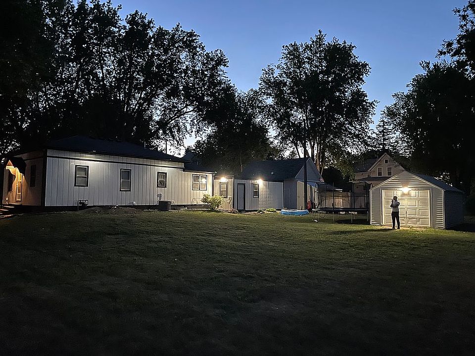 2nd image of 108 Grand Ave