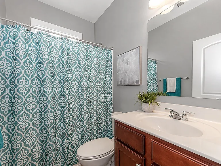 1015 Albany Park Dr — Photo 5