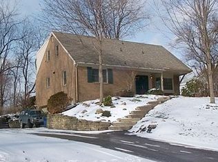 2536 Lindenwood Dr, Pittsburgh, PA 15241