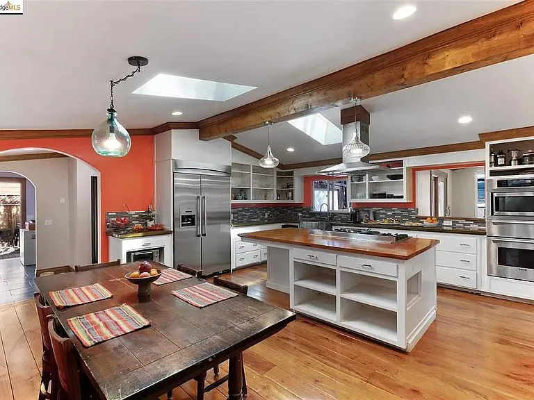 1031 Short St — Photo 4