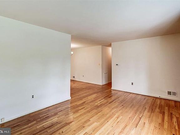 4th image of 3906 Egan Dr
