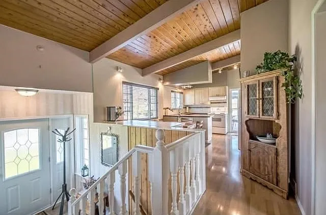 4 bed, 2200 sqft, $3,450 — Photo 2