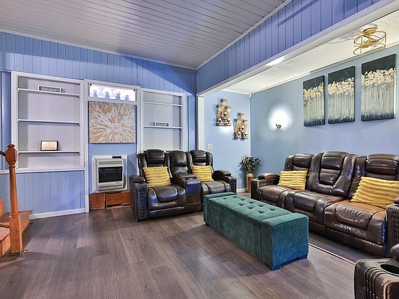 3rd image of 410 Pearl St.