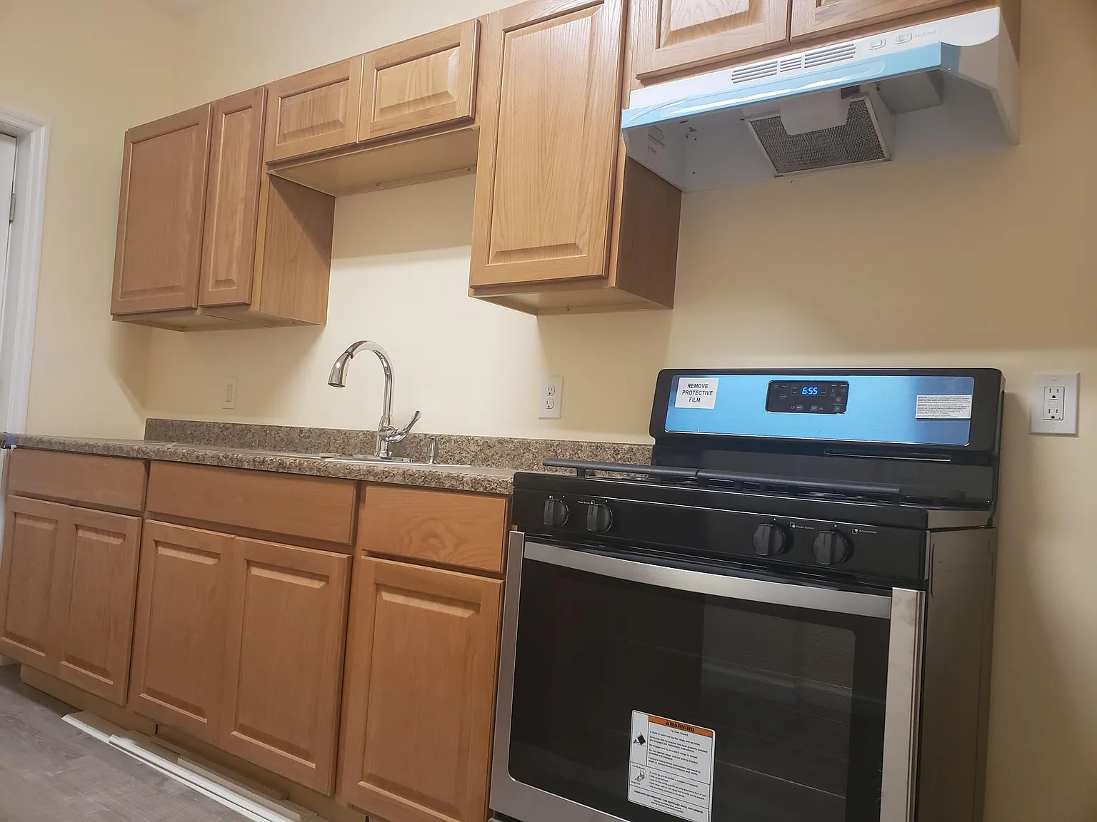4 Columbus Pl — Photo 3