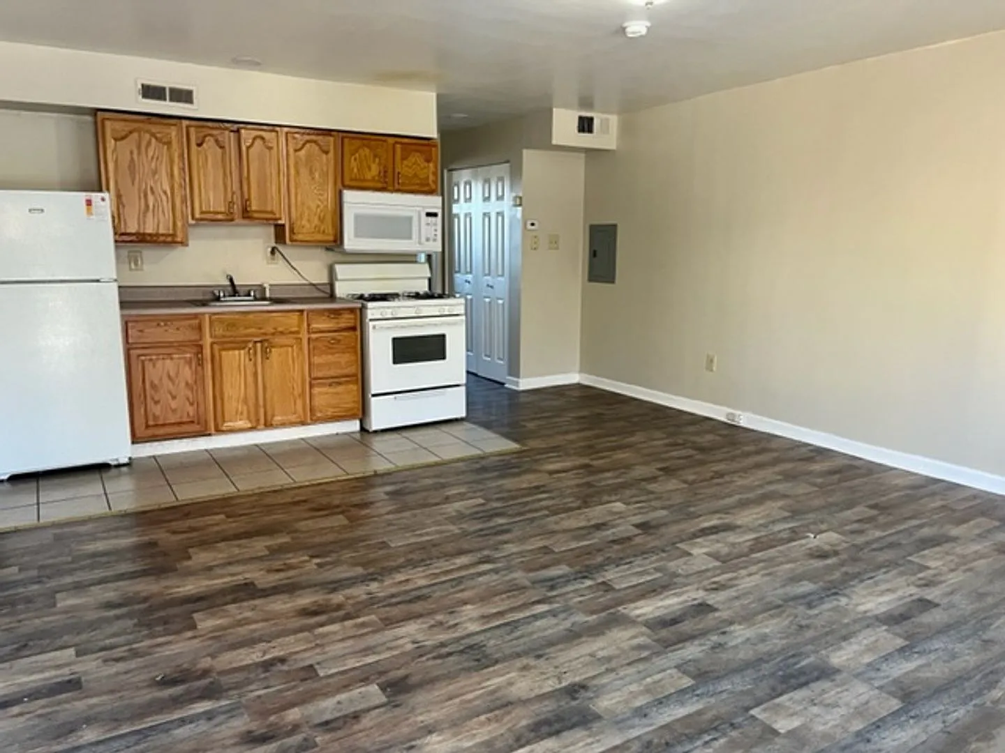 1100 Oneil Blvd. — Photo 3