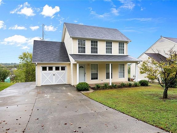 2nd image of 137 Mayflower Cres