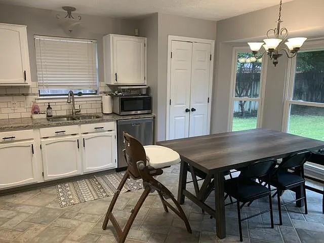 990 Camden Dr — Photo 12