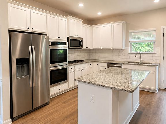 3rd image of 4870 Sultana Way SW