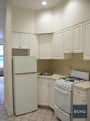 Rented by Bond New York | media 3