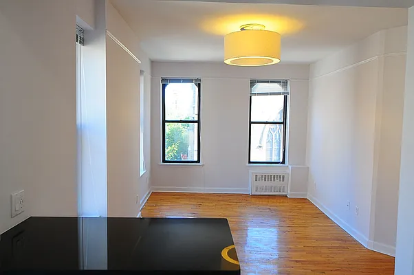 Rented by Metropolis Real Estate of Manhattan | media 40