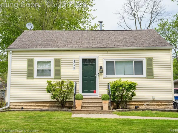 4070 Lanette Dr, Waterford, MI 48328