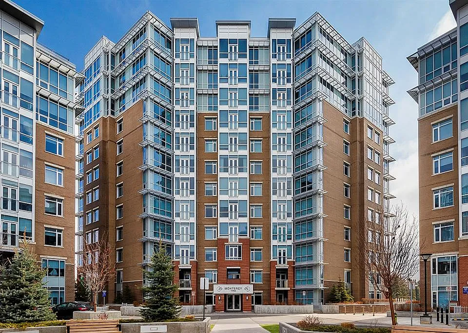 32 Varsity Estates Cir NW #102