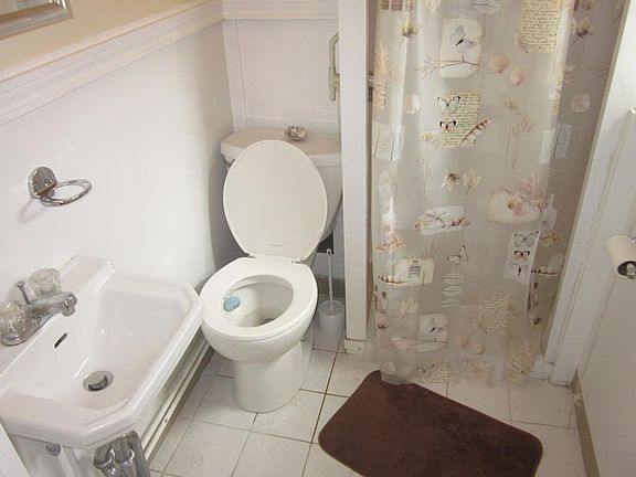 2nd image of 711 Washington St #3